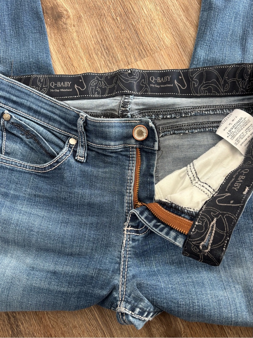 Q-baby Wrangler 7/8 x 32 WRQ25ST women’s jeans. Preloved. Med Rise. See info: - Picture 8 of 12